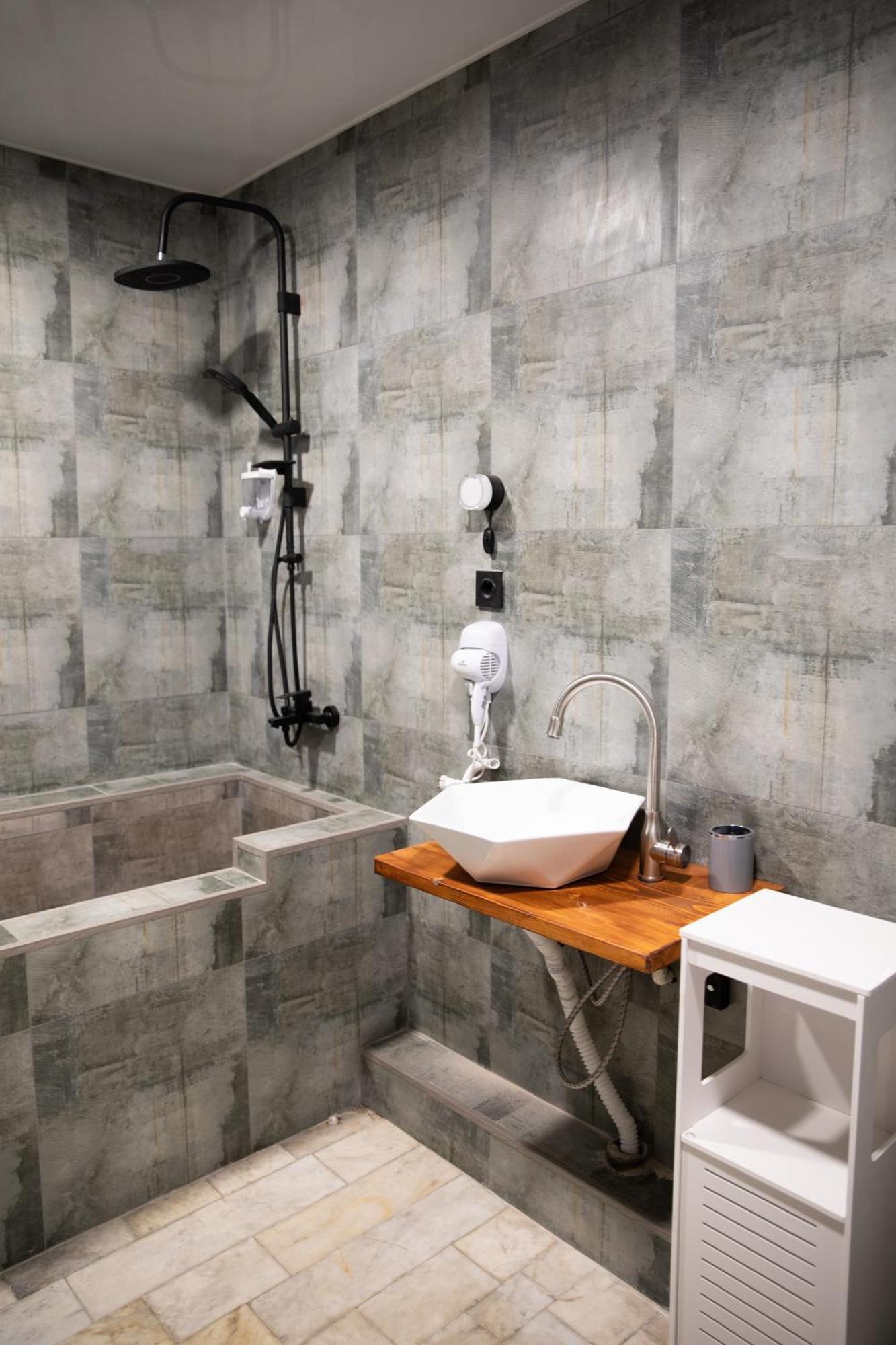 Art Hotel Home Tbilisi Buitenkant foto