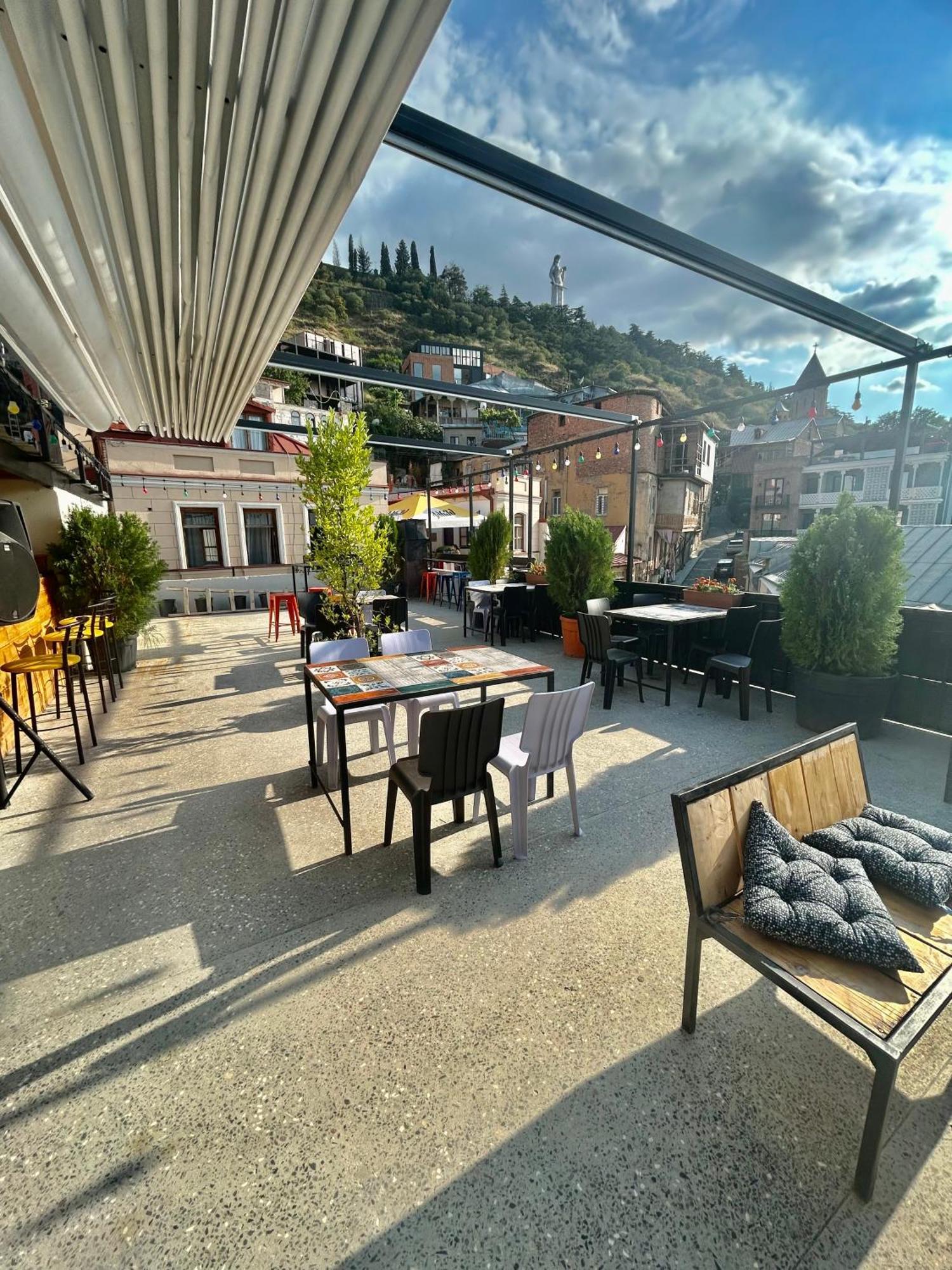 Art Hotel Home Tbilisi Buitenkant foto