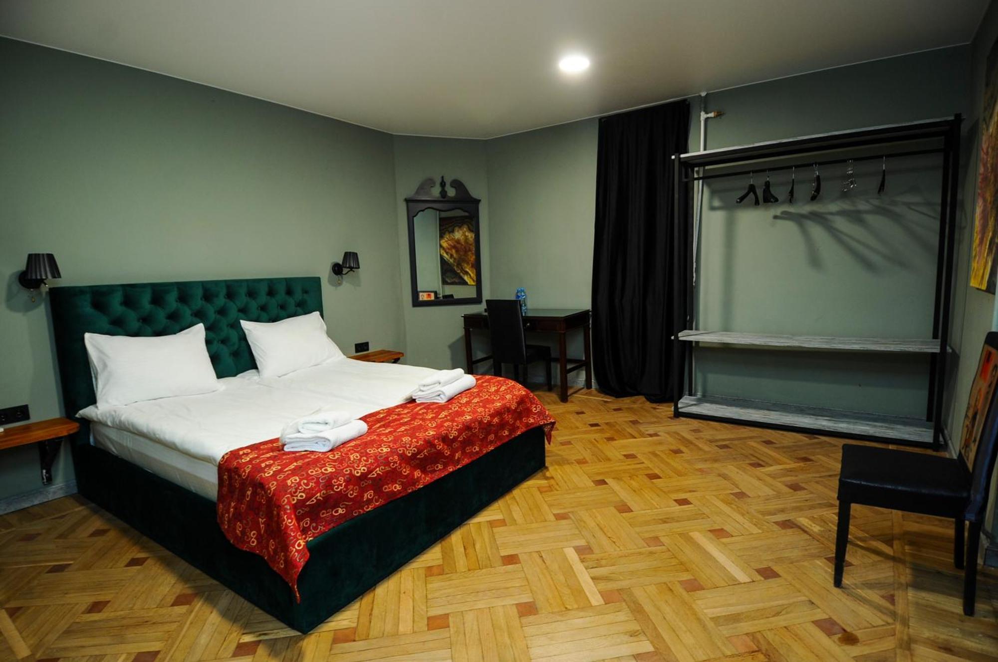 Art Hotel Home Tbilisi Buitenkant foto