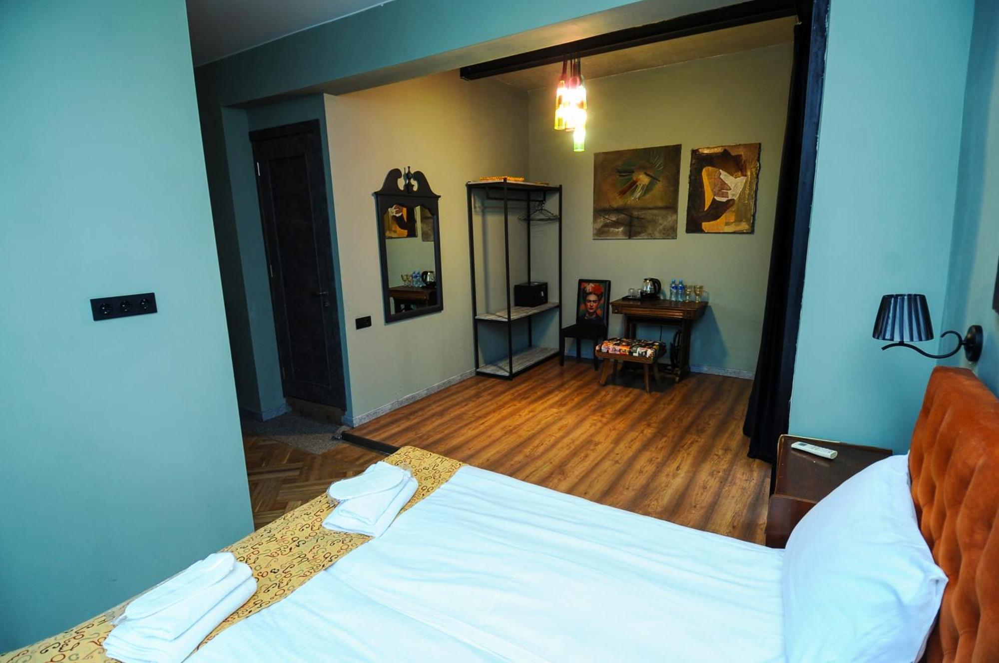 Art Hotel Home Tbilisi Buitenkant foto