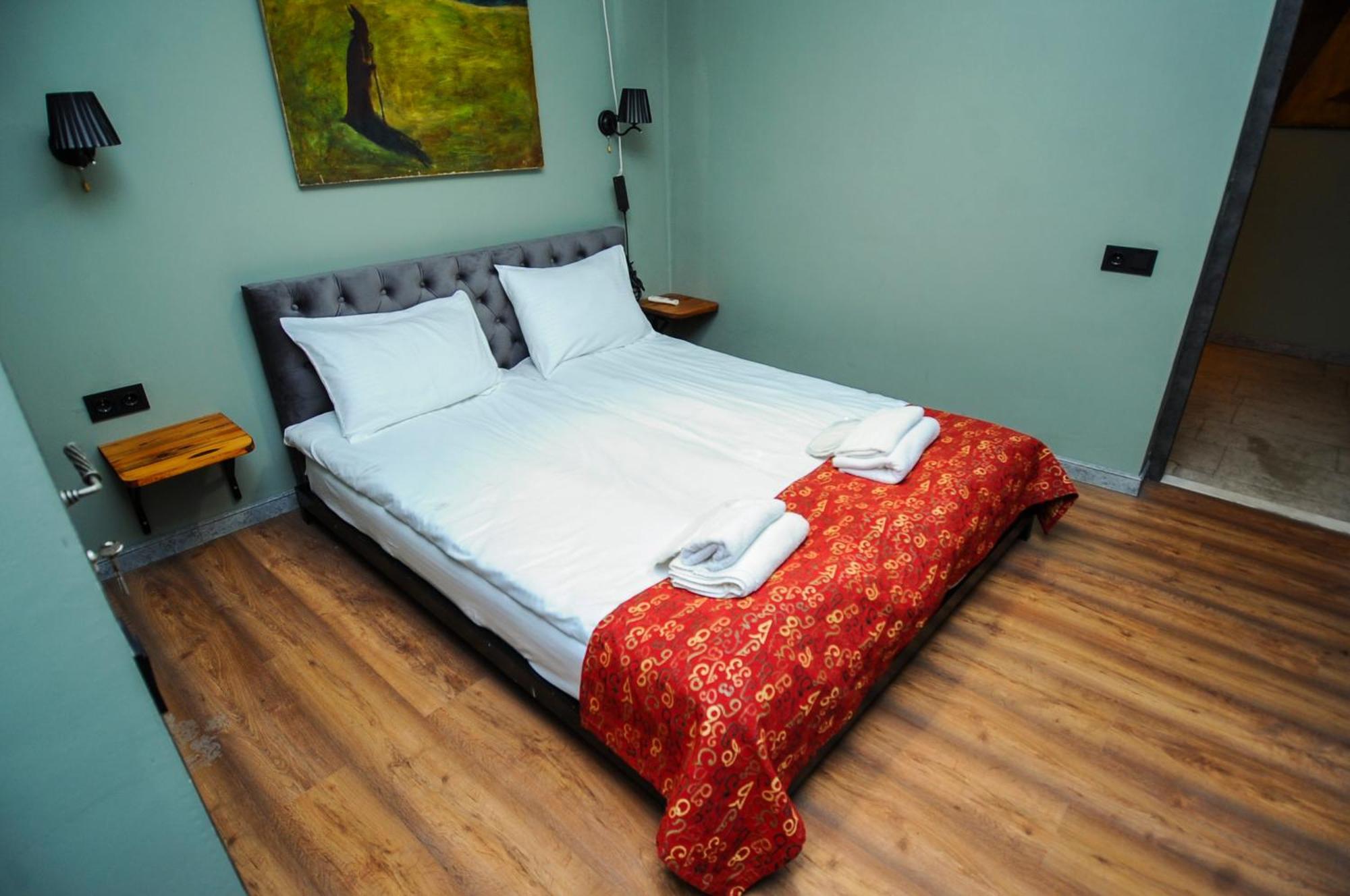 Art Hotel Home Tbilisi Buitenkant foto