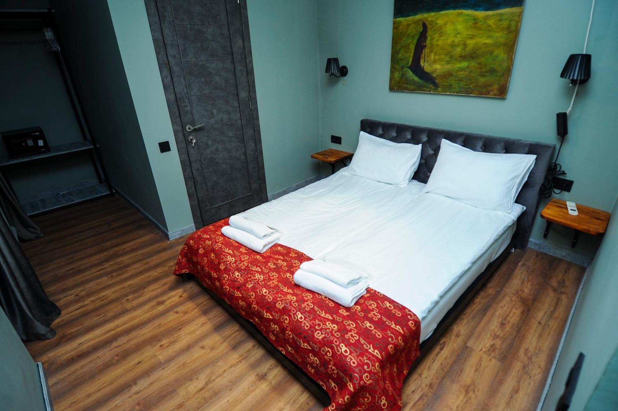 Art Hotel Home Tbilisi Buitenkant foto